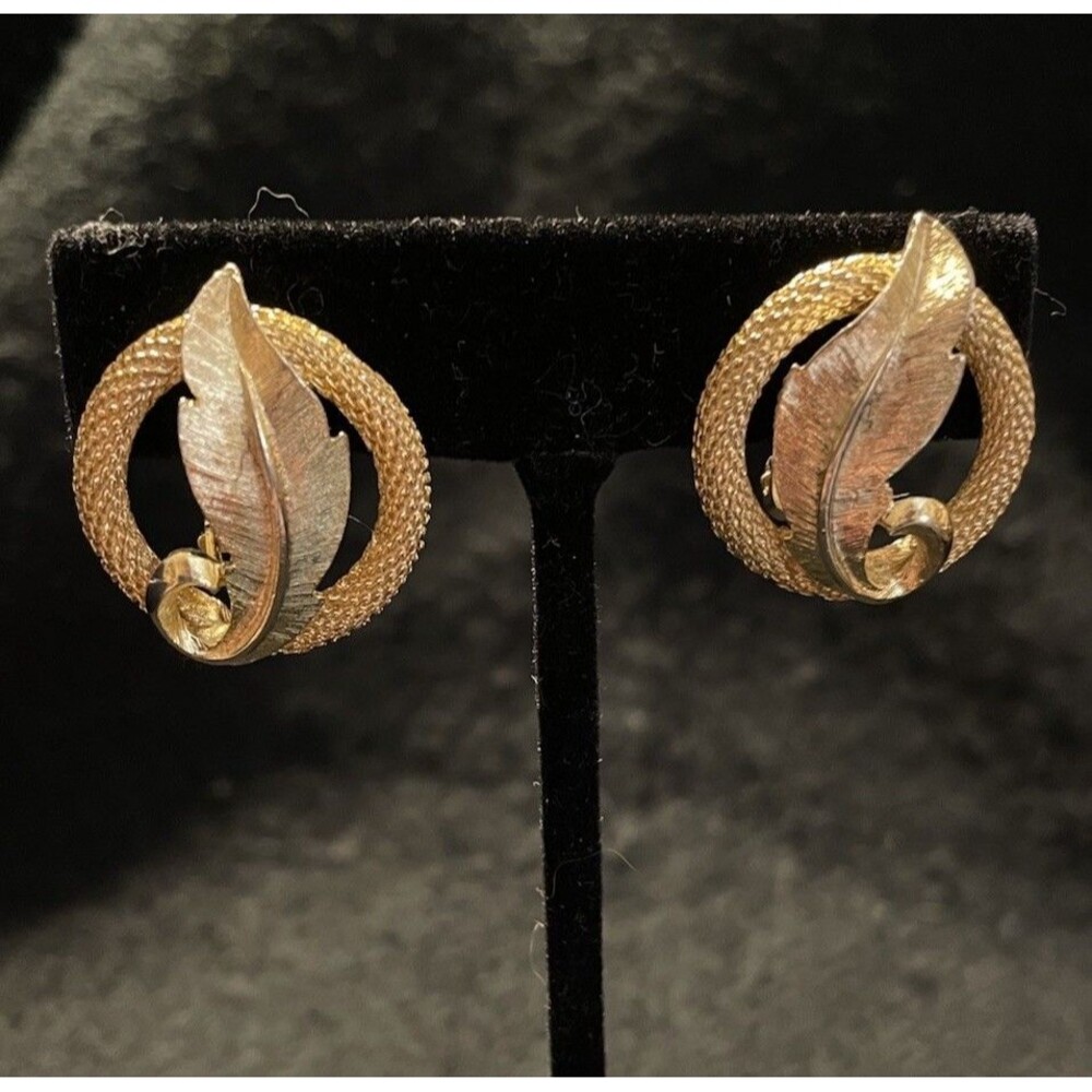 Vintage Amerique Gold Tone Leaf Clip on Earrings and Brooch Set Signed 1”